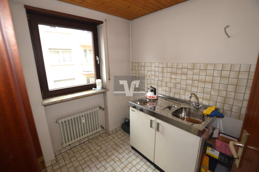 Pantryküche mit Fenster