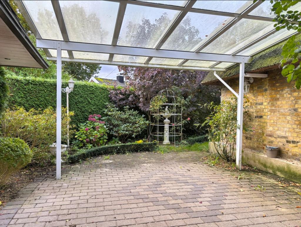 Süd-Ost-Terrasse Haupthaus