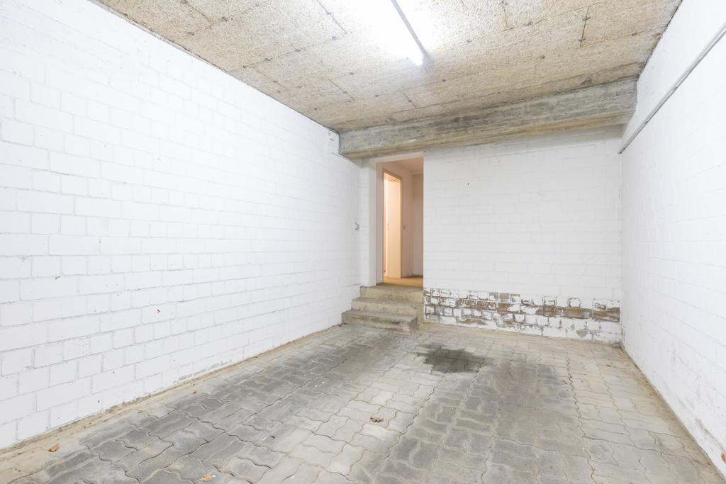 Garage mit Zugang zur Wohnung