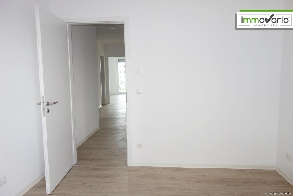 Moderne 4-Raum-Wohnung mit großem Balkon, Fußbodenheizung, Wanne, Dusche, Aufzug, TG-Stellplatz - Photo 2