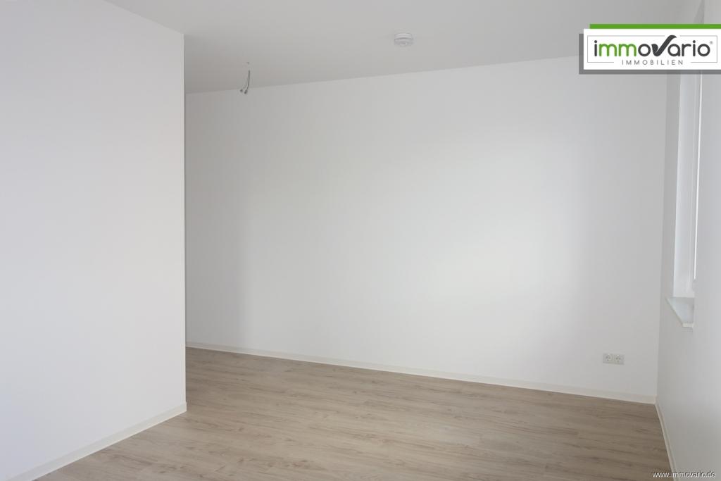 Moderne 4-Raum-Wohnung mit großem Balkon, Fußbodenheizung, Wanne, Dusche, Aufzug, TG-Stellplatz - Photo 3