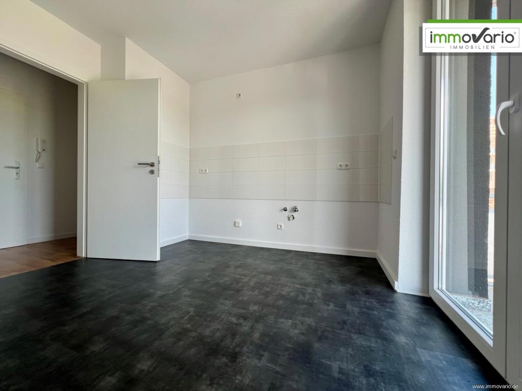 Helle 2-Raum Wohnung mit Tageslichtbad, Wanne und Balkon in Stadtfeld-Ost! Stellplatz möglich! - Photo 1