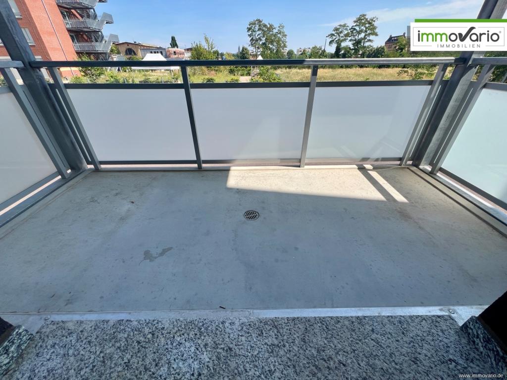 Helle 2-Raum Wohnung mit Tageslichtbad, Wanne und Balkon in Stadtfeld-Ost! Stellplatz möglich! - Photo 5
