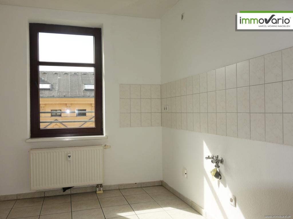 Mitten in der City! 2-Raum Dachgeschosswohnung in bester Innenstadtlage mit Tageslichtbad und Wanne. - Photo 1