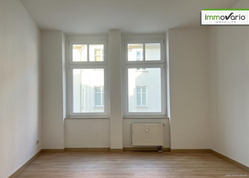 4-Zimmer-Wohnung mit kleinem Balkon, Abstellraum, Tageslichtbad mit Wanne und Gäste-WC mit Dusche. - Photo 1
