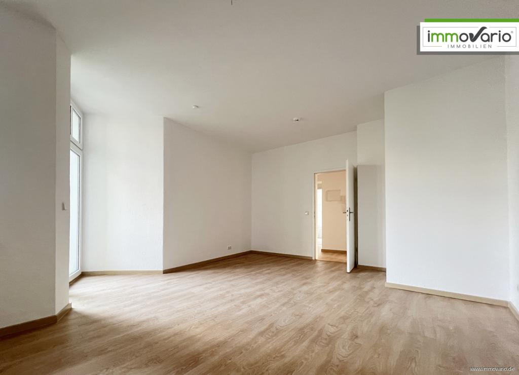 4-Zimmer-Wohnung mit kleinem Balkon, Abstellraum, Tageslichtbad mit Wanne und Gäste-WC mit Dusche. - Photo 2