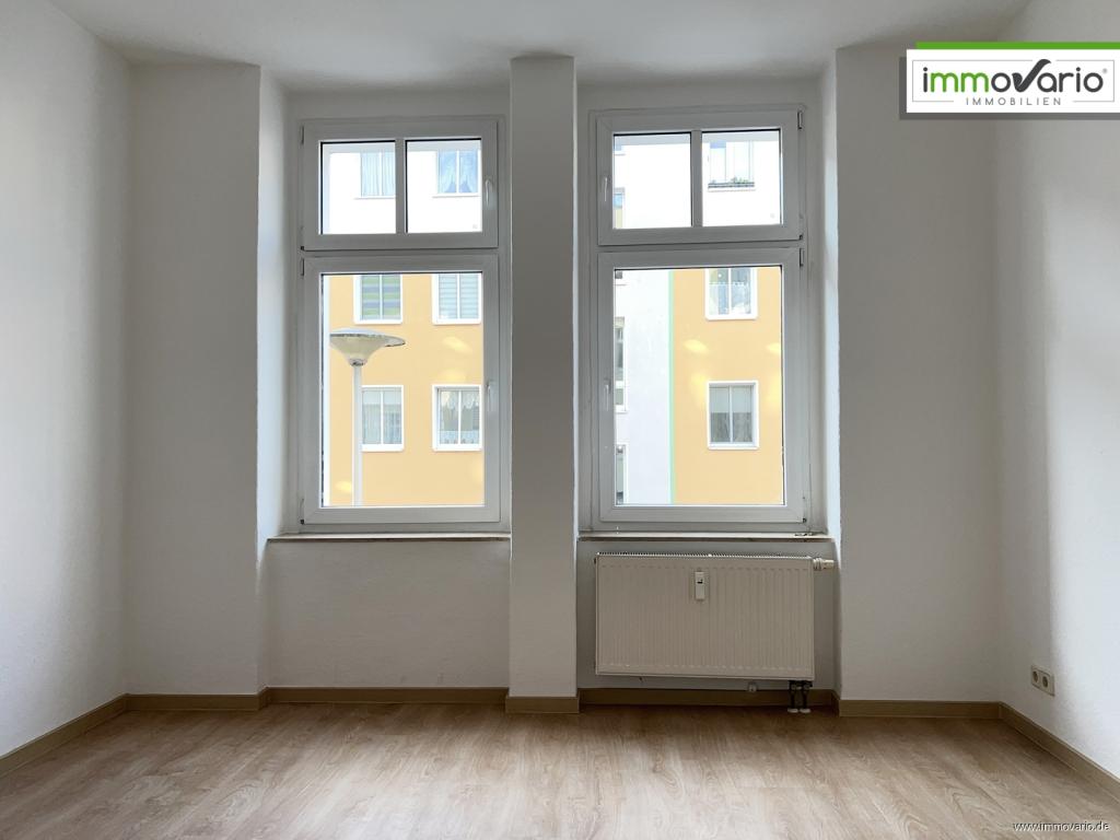 4-Zimmer-Wohnung mit kleinem Balkon, Abstellraum, Tageslichtbad mit Wanne und Gäste-WC mit Dusche. - Photo 4