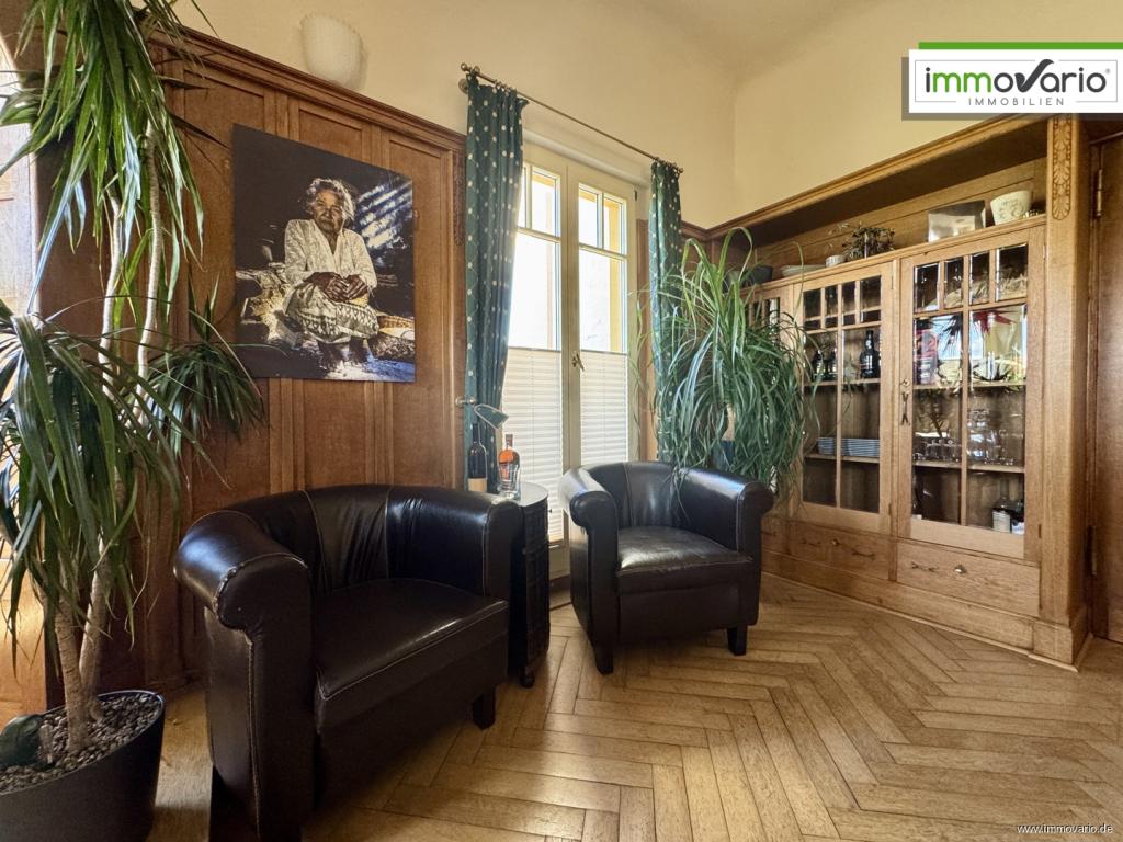 Erkerzimmer mit Balkon