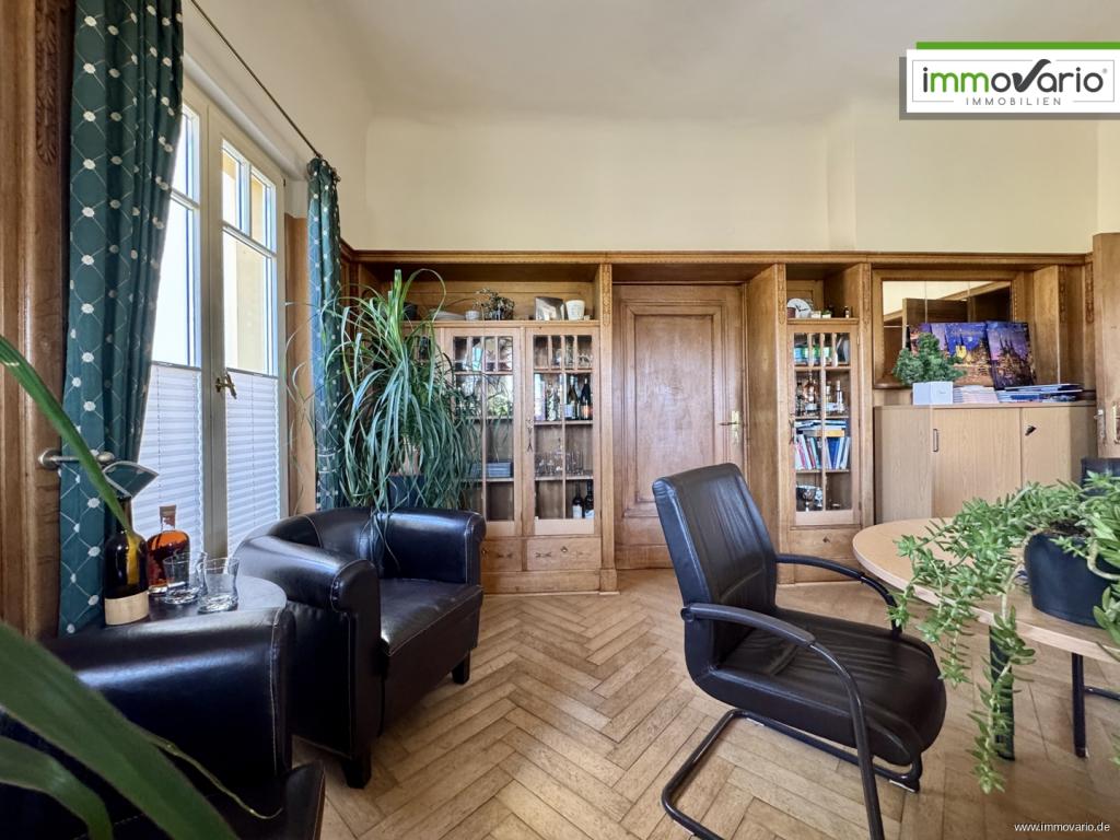 Erkerzimmer mit Balkon