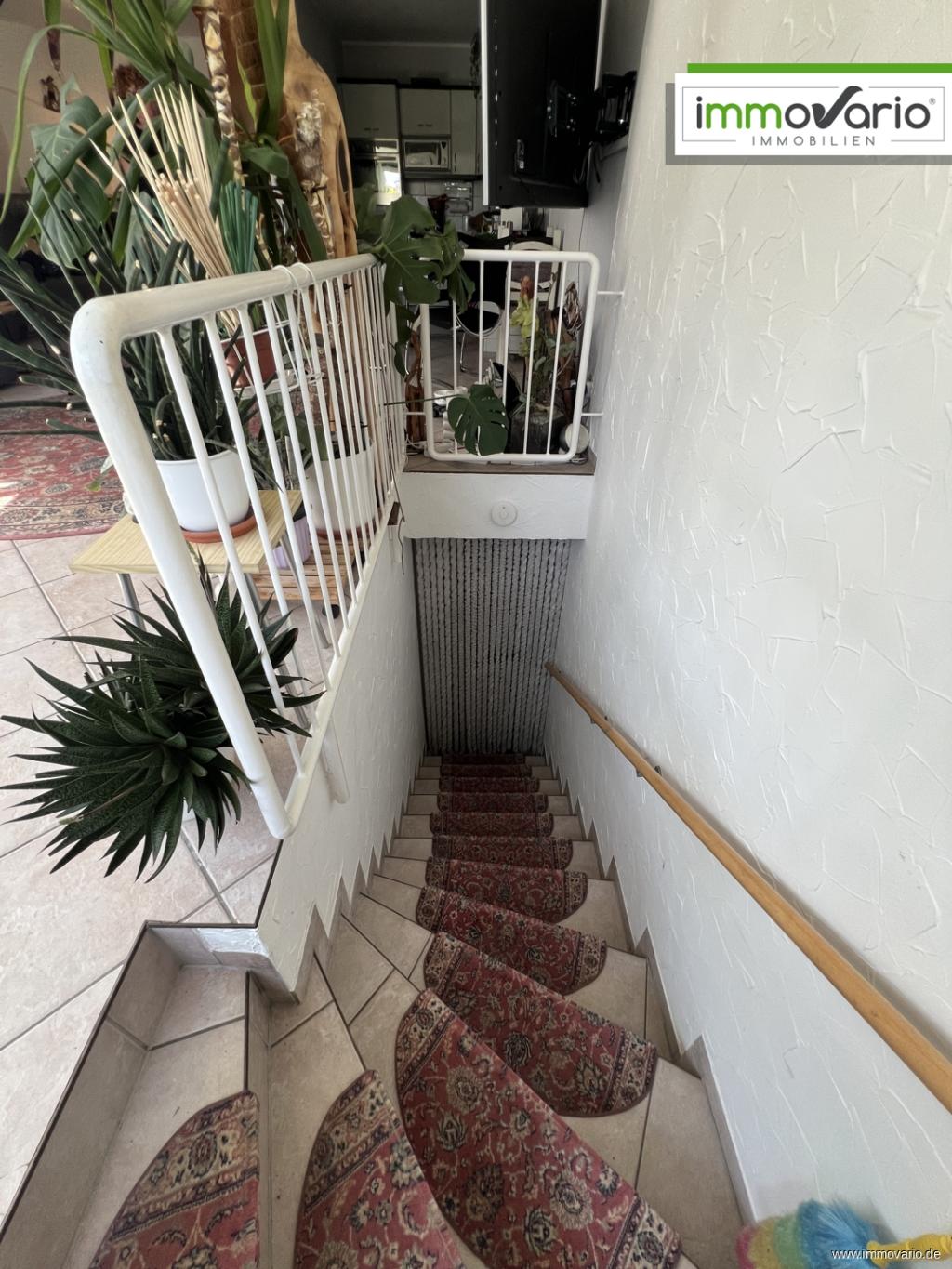 Treppe zu Keller & TG