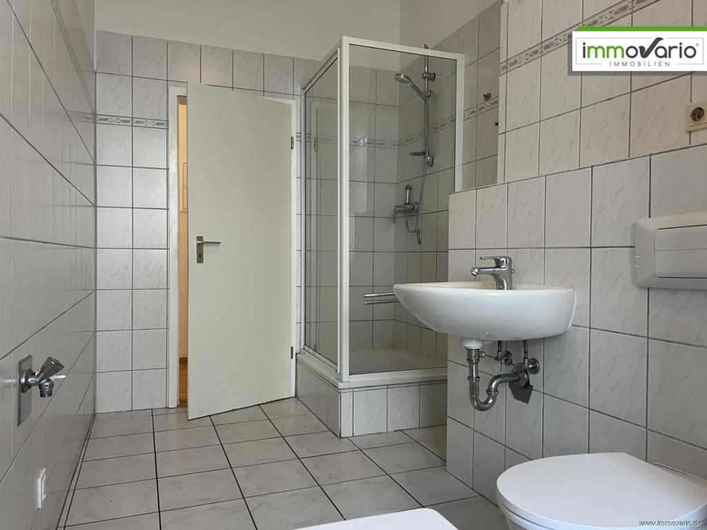 Einfache 3-Raum-Wohnung mit Balkon, Tageslichtbad, Wanne & Dusche, Abstellraum. Stellplatz möglich - Foto 1