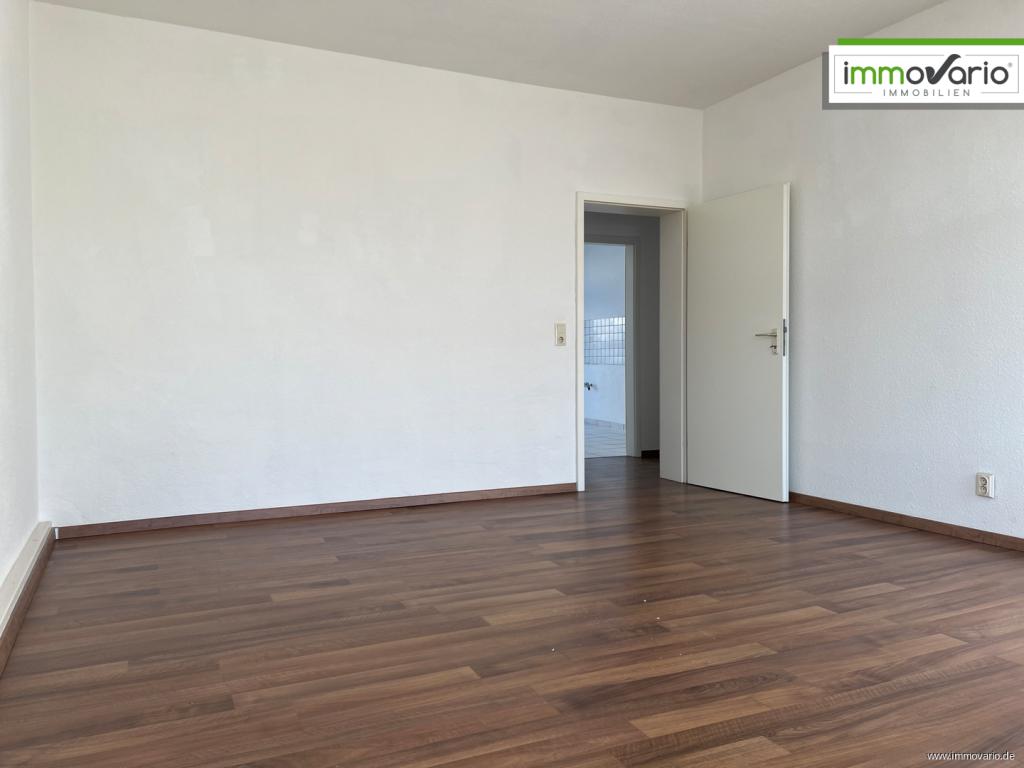 Helle, einfache 3-Raum-Wohnung mit Balkon, Tageslichtbad, Wanne und Abstellraum. Stellplatz möglich - Foto 3