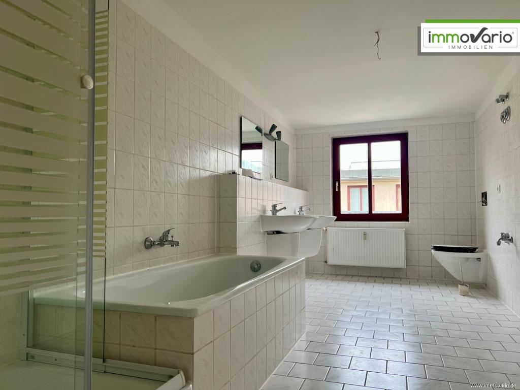 Wohnen in der Altstadt! Schöne, helle 2-Raum-Dachgeschosswohnung mit Tageslichtbad, Wanne & Dusche - Foto 2