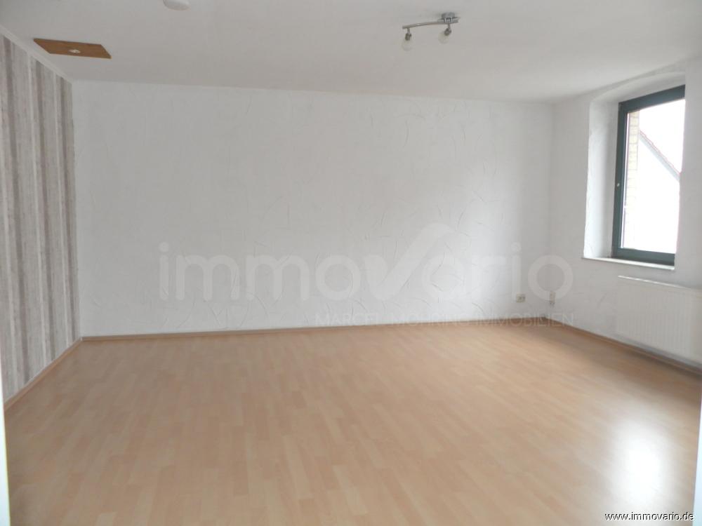 Schöne 2 Zimmer Wohnung mit Balkon und Einbauküche in Kroppenstedt am Markt. - Photo 1