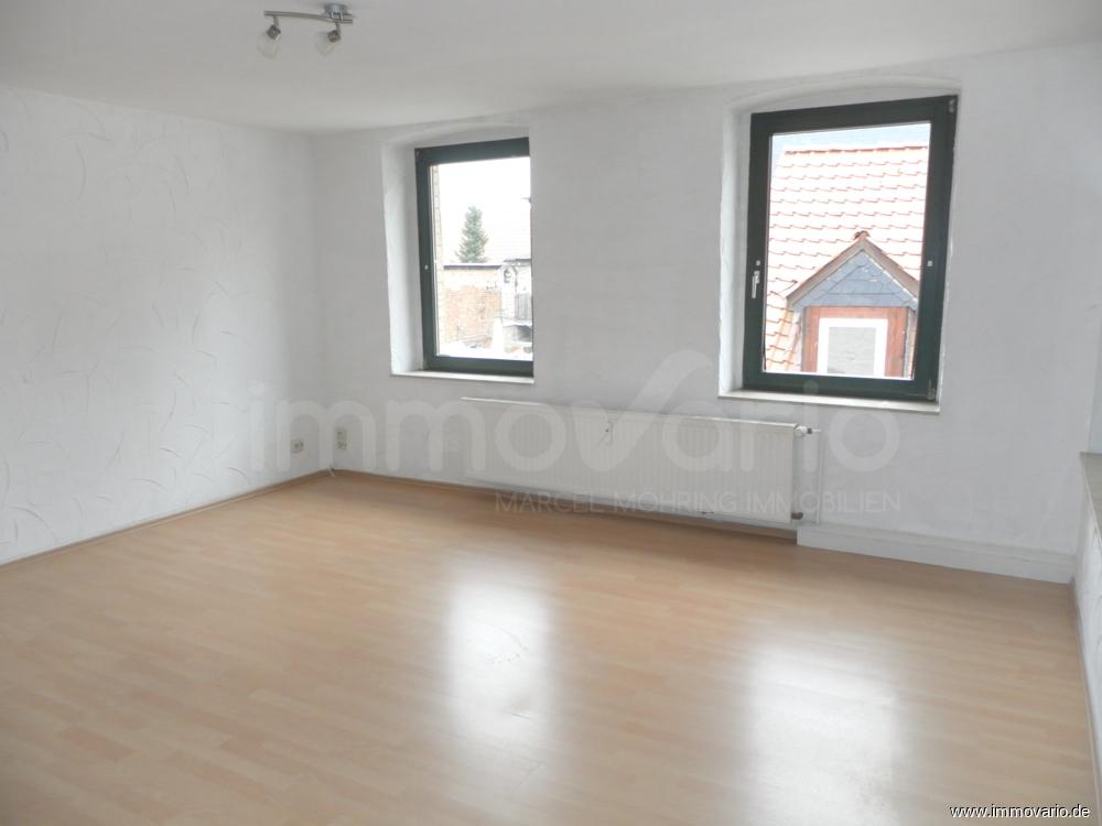 Schöne 2 Zimmer Wohnung mit Balkon und Einbauküche in Kroppenstedt am Markt. - Photo 1