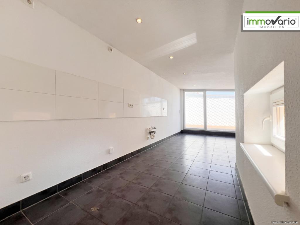 Traumhafte Dachgeschosswohnung im Herzen Magdeburgs mit Altbauflair, Wannenbad und Dachterrasse! - Foto 3