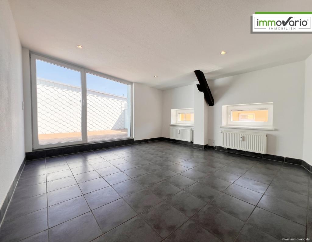 Traumhafte Dachgeschosswohnung im Herzen Magdeburgs mit Altbauflair, Wannenbad und Dachterrasse! - Foto 2