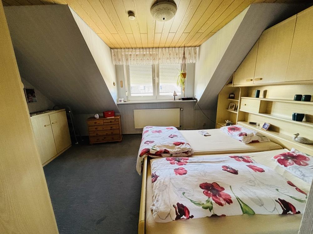 Schlafzimmer DG