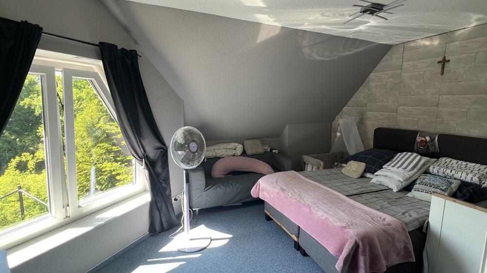 Schlafzimmer DG