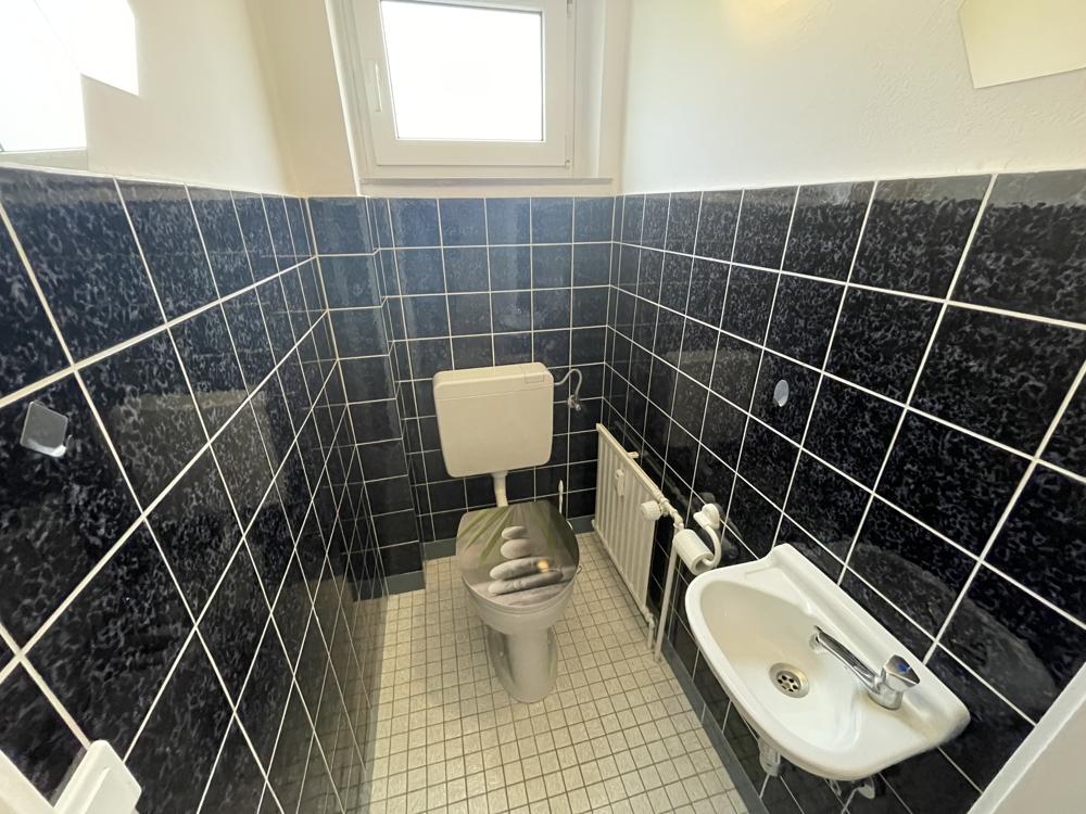 separates WC