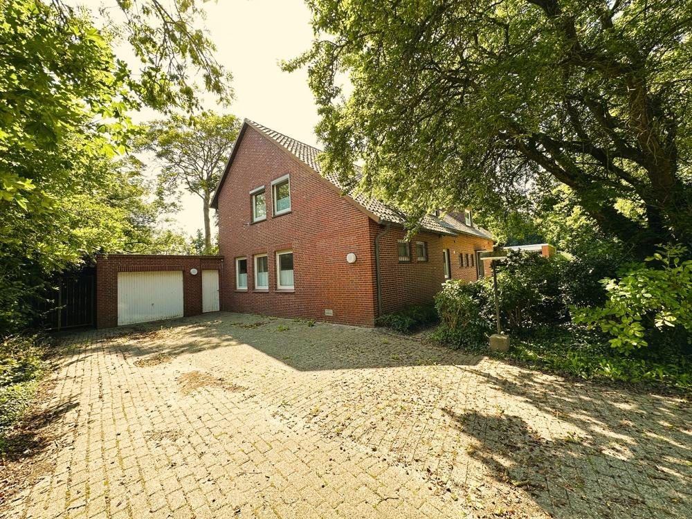 Auffahrt & Garage