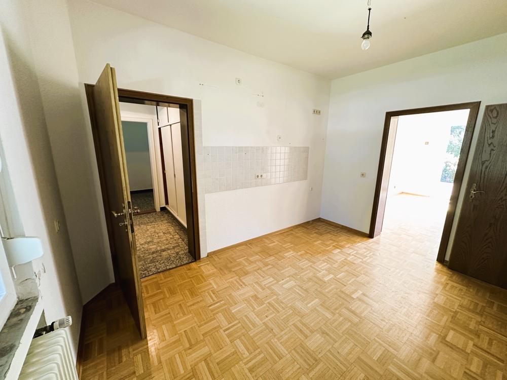 Küche und Speisekammer EG