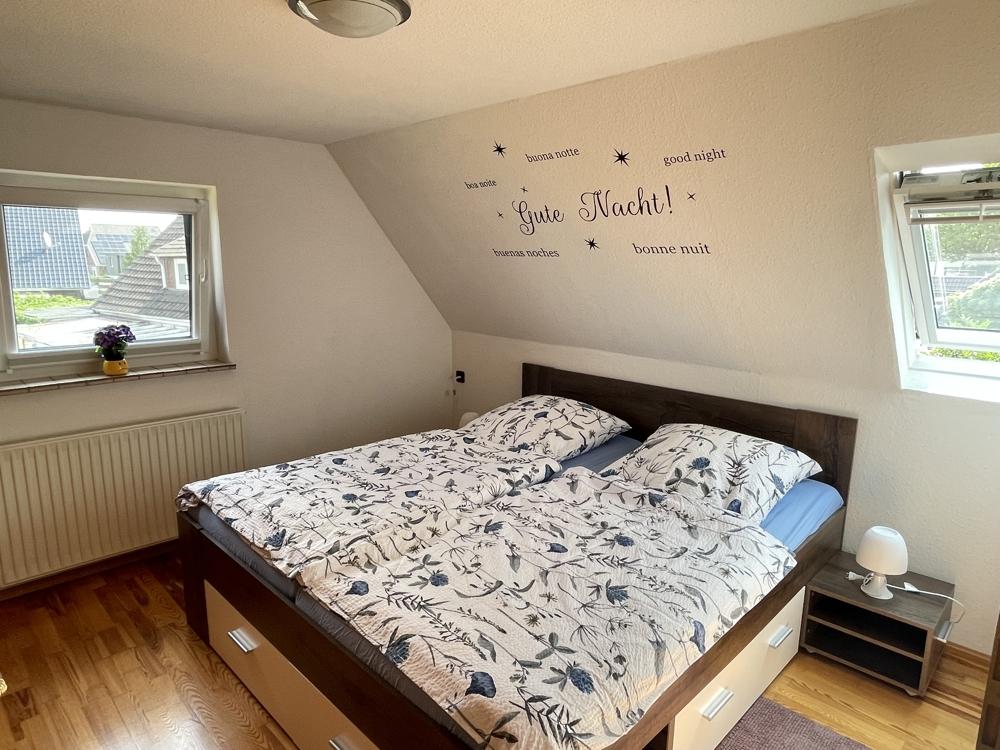 Schlafzimmer DG