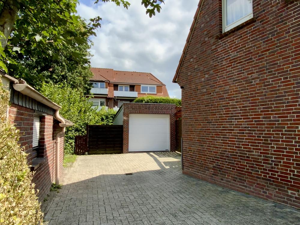 Zufahrt und Garage