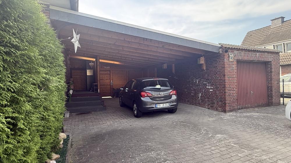 Carport mit Garage