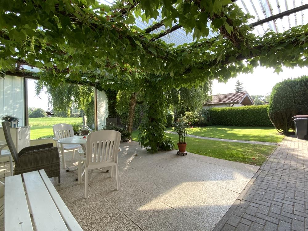 überdachte Terrasse
