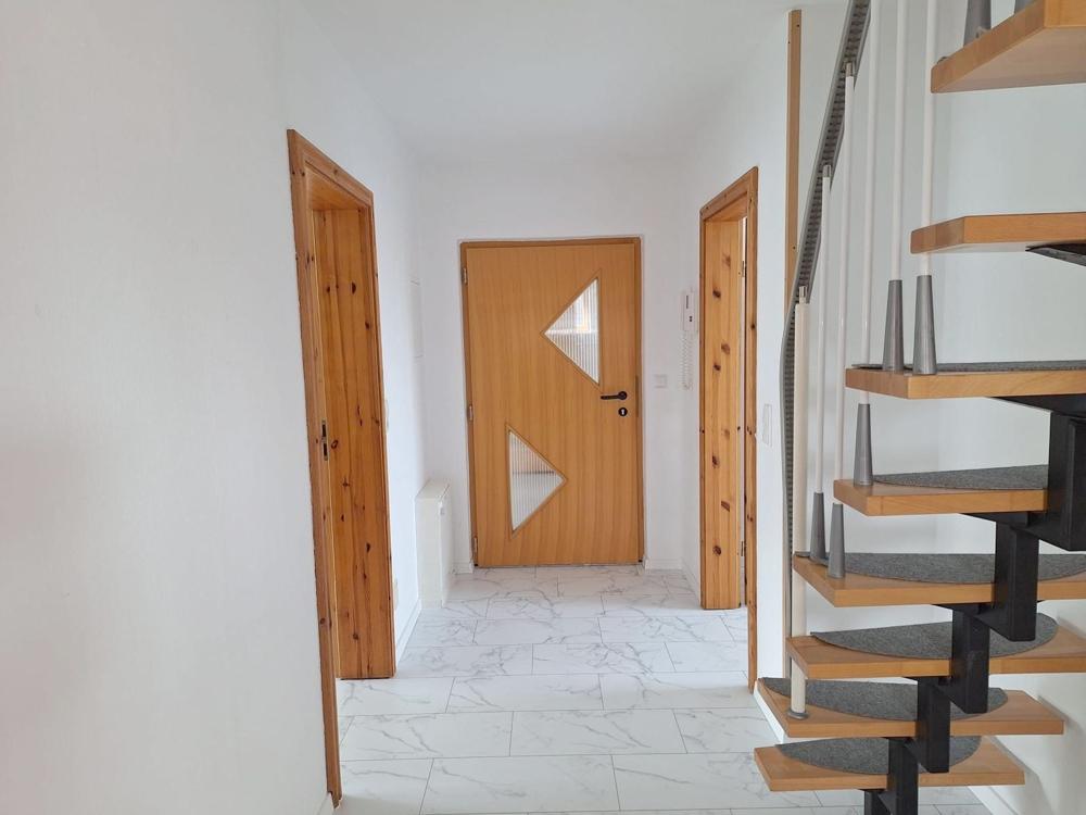 Flur mit Blick zur Wohnungstür