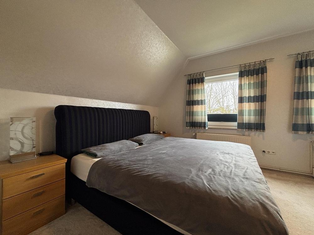 Schlafzimmer DG