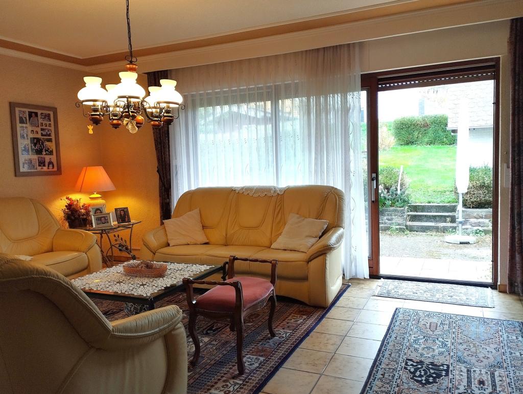 ...Zugang zu Terrasse und Garten