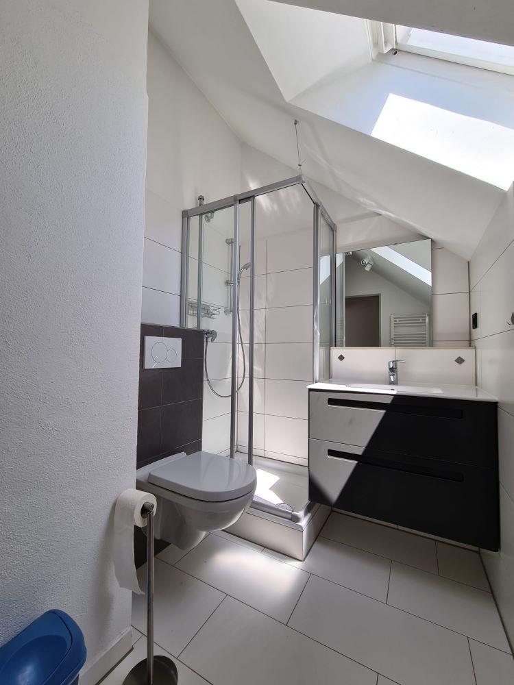 Badezimmer mit Tageslicht