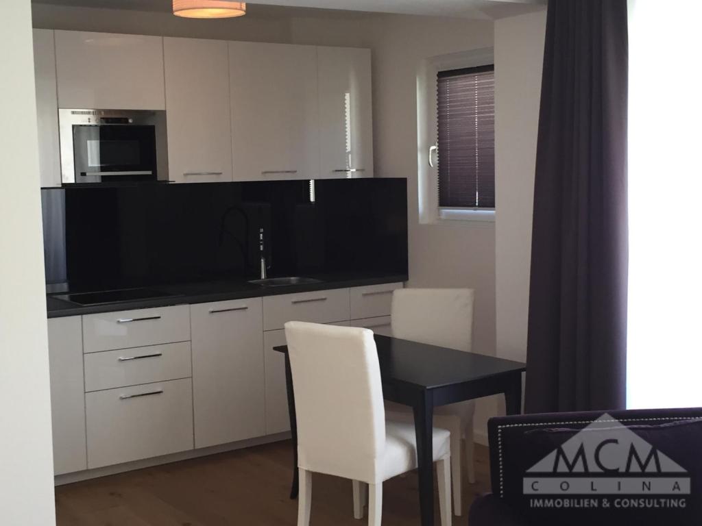 Schöne und moderne voll möblierte 2-Zimmer-Wohnung mit Balkon in guter Lage von Frankfurt-Ginnheim - Foto 1