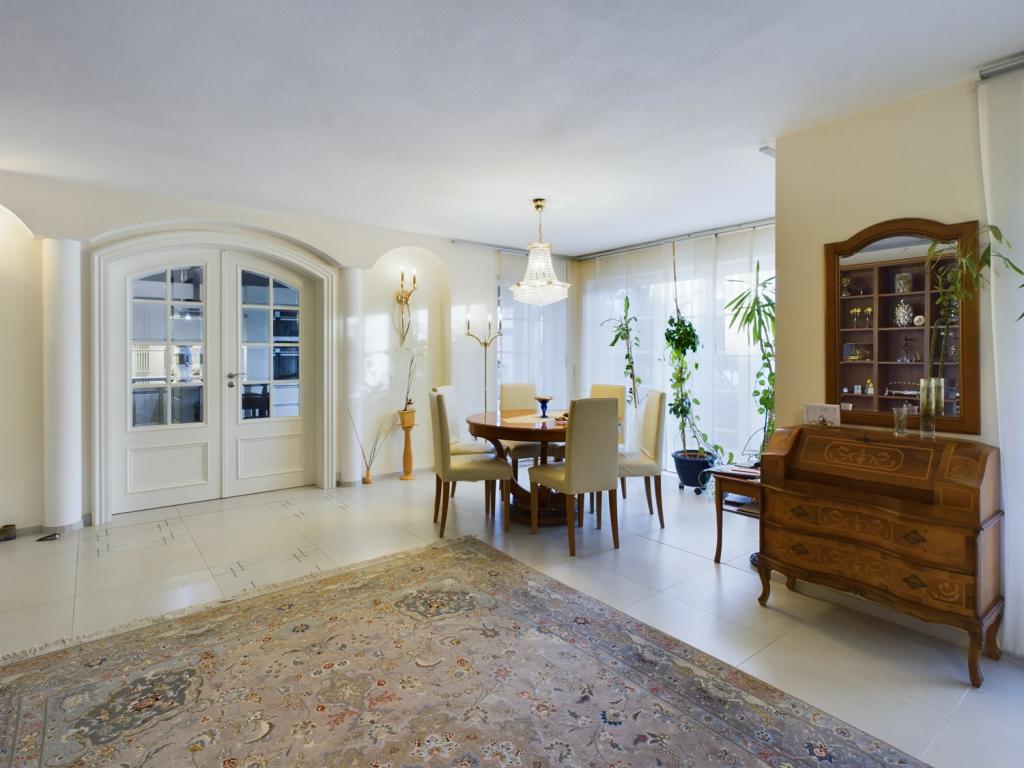 Wohnzimmer eingerichtet