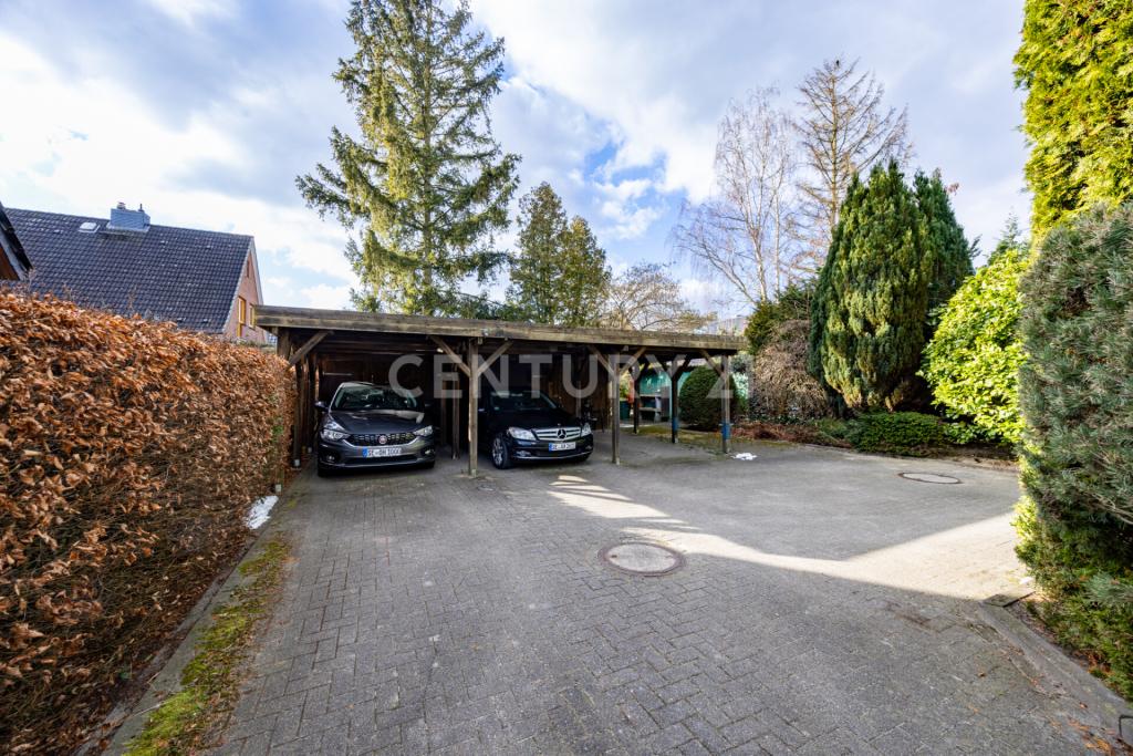 Carport mit Abstellraum für Fahrräder