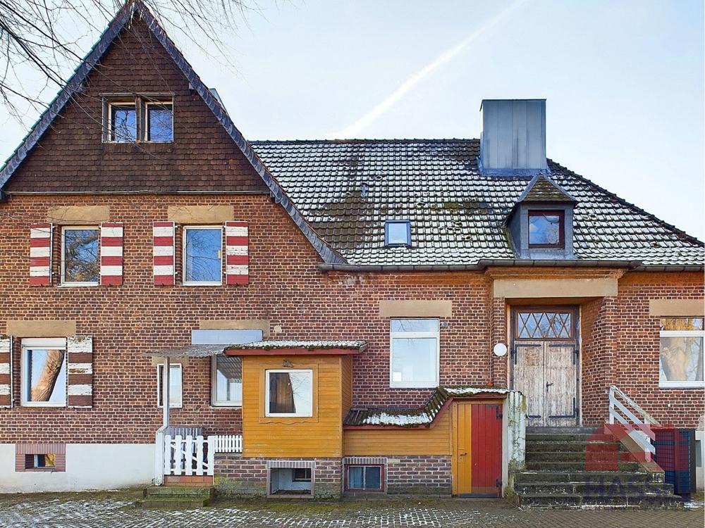 Hinter dem Haus wieder hinein
