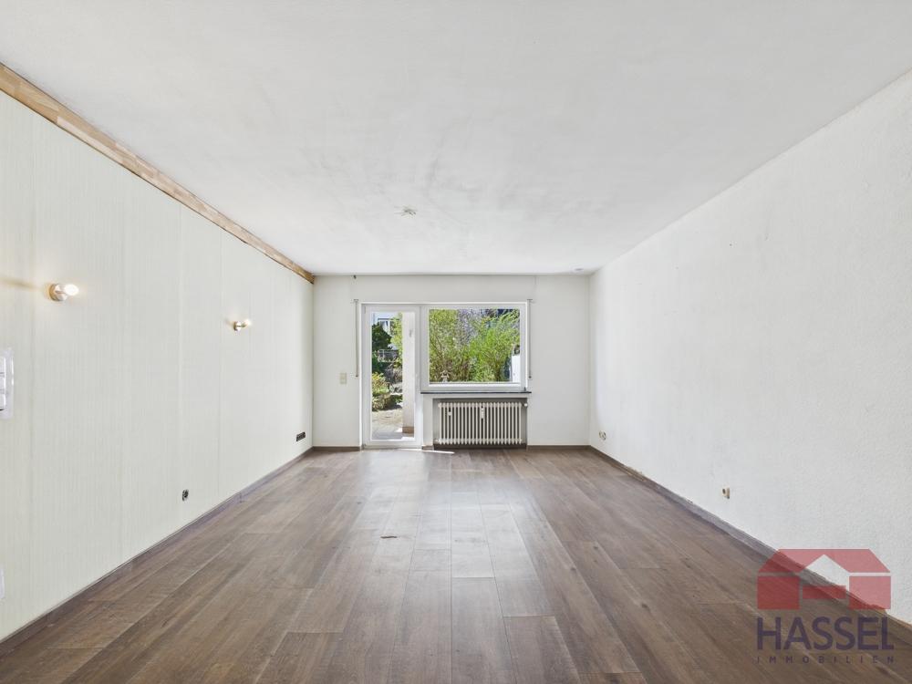 mit angrenzendem Wohnzimmer