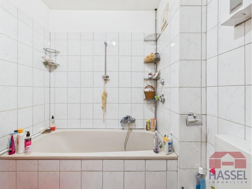 Mit Dusch-Wanne