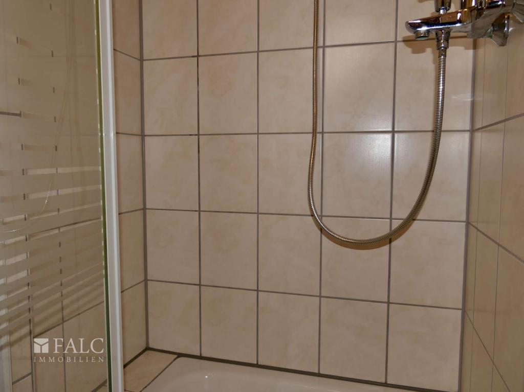 EG: Gäste-WC mit Dusche
