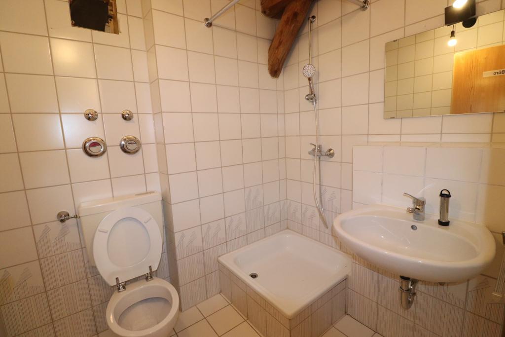 Zu Mieten, frisch renoviert, zentrumsnah - Photo 4