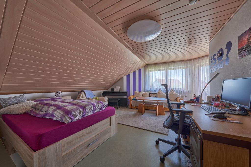 Kinderzimmer mit Balkonzugang