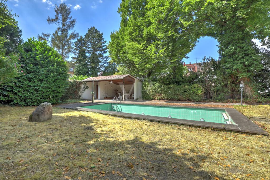 Pool - Gartenansicht