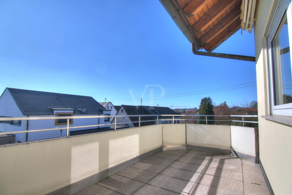 Großzügige 4-Zimmer-Wohnung mit Süd-Balkon, Kachelofen und Fußbodenheizung – voll möbliert - Photo 1