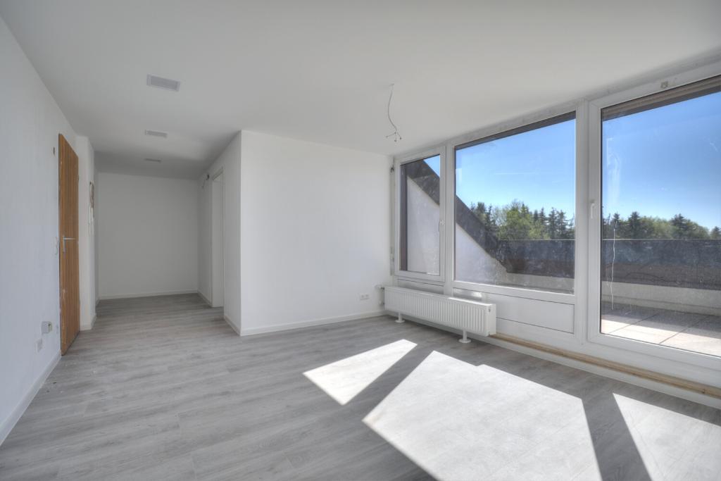 Renovierter Wohntraum mit Loggia und freiem Blick ins Grüne - Photo 1