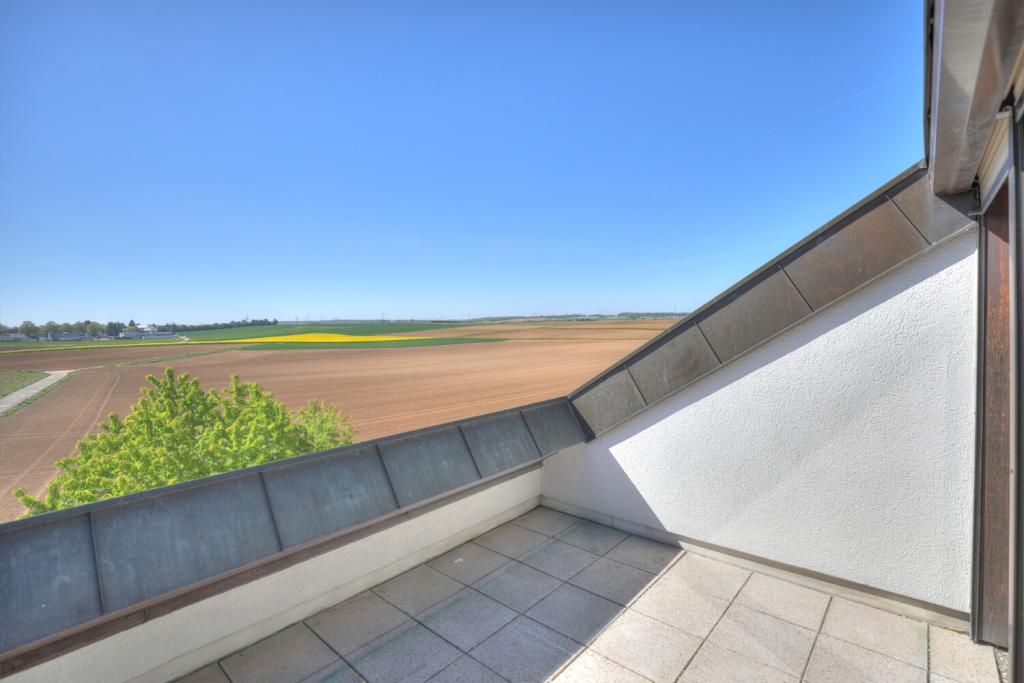 Renovierter Wohntraum mit Loggia und freiem Blick ins Grüne - Photo 3