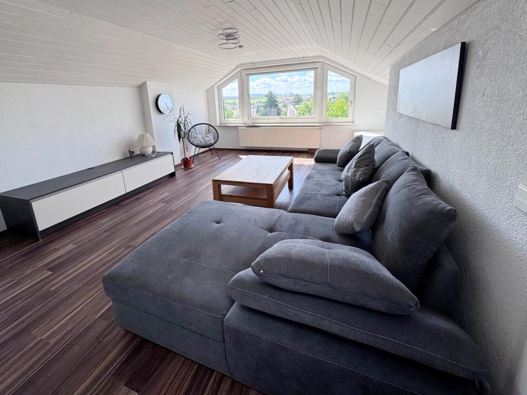 Möbliertes Apartment mit toller Aussicht - Heilbronn Frankenbach - Photo 2