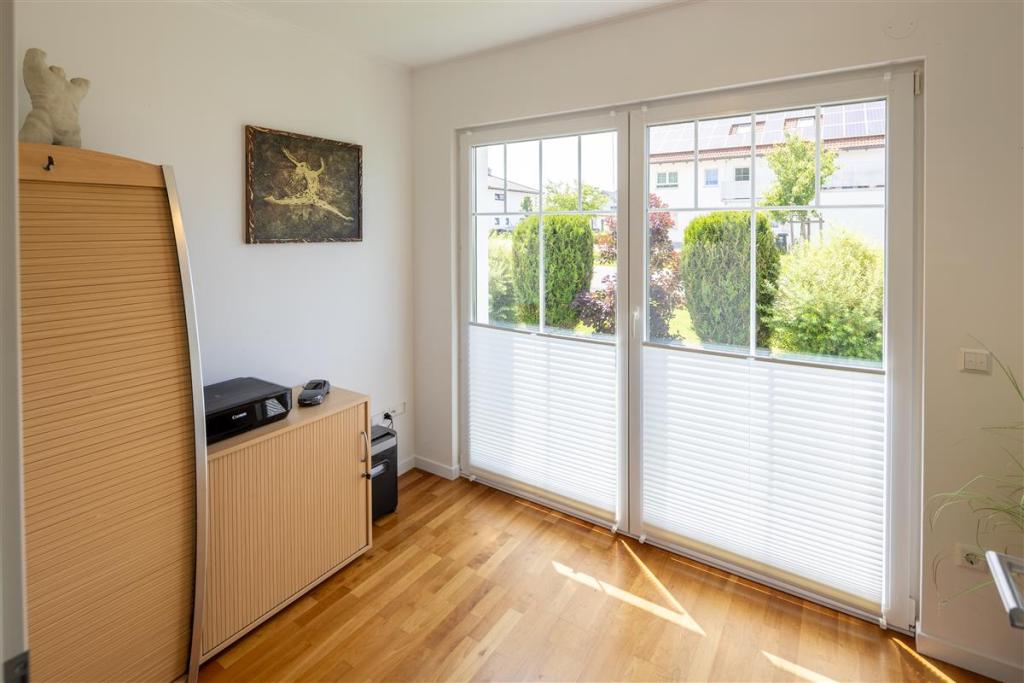Büro EG
