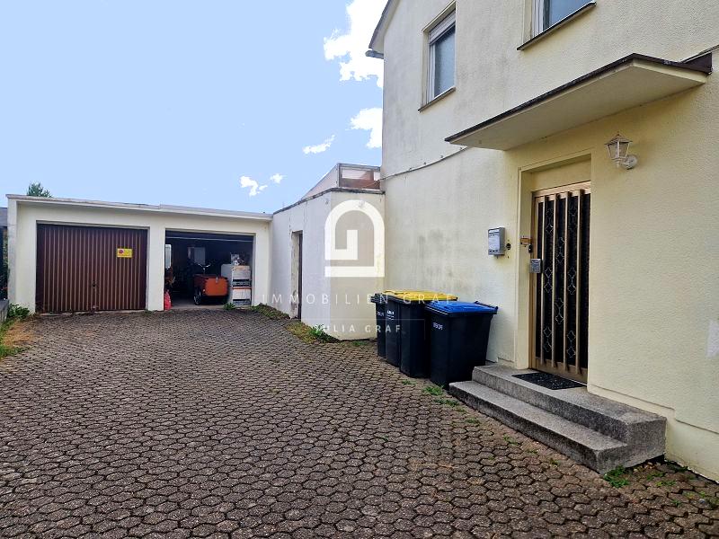 Einfahrt, Garage